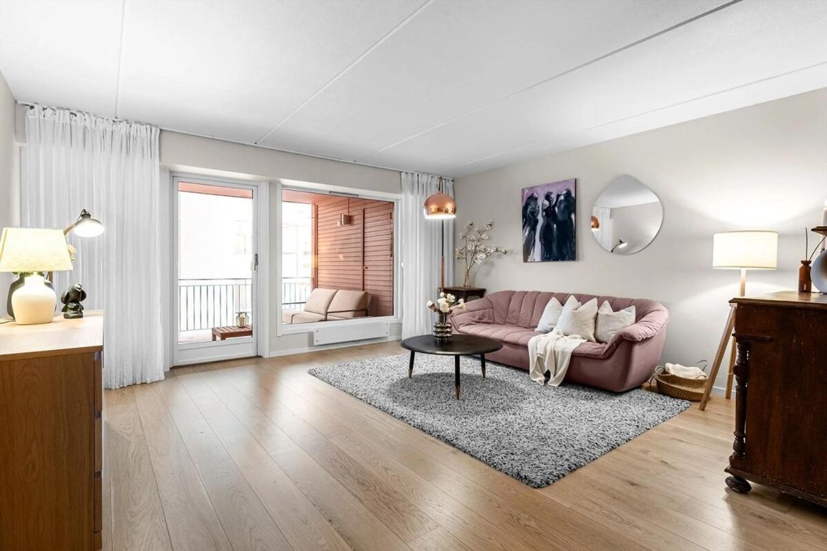 3 Bedrooms - 2 Balconies - Modern - Family Friendly Leilighet *